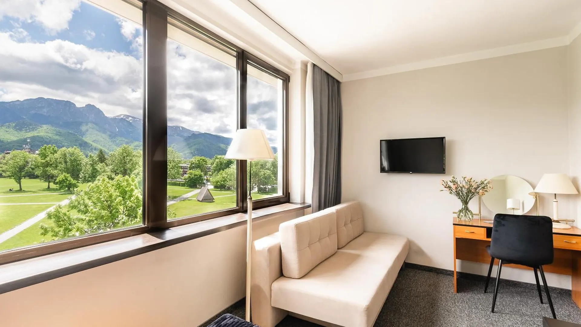 Hotel Helios 300M Od Krupowek Nowy Basen Od 12 Lipca Zakopane 2*,  Poland